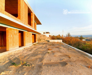 Novostavba 4+1 (179 m2) s garážou a terasou, Blaumont SNV