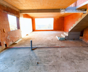 Novostavba 4+1 (179 m2) s garážou a terasou, Blaumont SNV