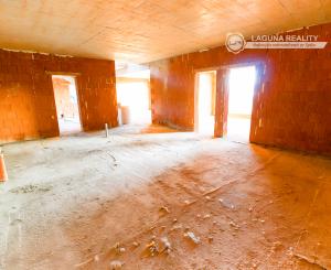 Novostavba 4+1 (179 m2) s garážou a terasou, Blaumont SNV