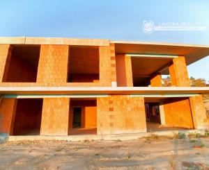 Novostavba 4+1 (179 m2) s garážou a terasou, Blaumont SNV