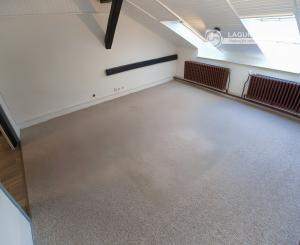 Byt 4+1 (135 m2) s loggiou blízko žel. stanice a centra Sp. Nová Ves