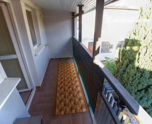 Byt 4+1 (135 m2) s loggiou blízko žel. stanice a centra Sp. Nová Ves