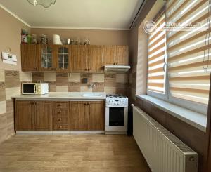 Tehlový byt 3+1 (124,5m) so záhradou a garážou, Markušovce