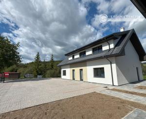 FINALIZUJEME ! Na predaj 3 a 4 -izbové byty v Danišovciach