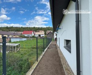 FINALIZUJEME ! Na predaj 3 a 4 -izbové byty v Danišovciach