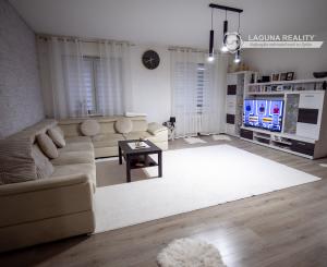 3-izbový, nadštandardne veľký byt s balkónom -  Krompachy