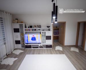 3-izbový, nadštandardne veľký byt s balkónom -  Krompachy