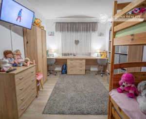 3-izbový, nadštandardne veľký byt s balkónom -  Krompachy