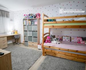 3-izbový, nadštandardne veľký byt s balkónom -  Krompachy