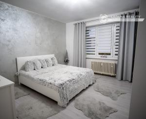 3-izbový, nadštandardne veľký byt s balkónom -  Krompachy