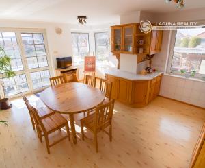 Rodinný dom s krásnou záhradou (922 m2) Markušovce pri SNV