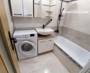 PRENÁJOM! Byt 3+1  (72 m2) s loggiou Hviezdoslavova ul. SNV