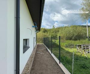 FINALIZUJEME ! Na predaj 3 a 4 -izbové byty v Danišovciach