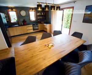 Multifunkčný dom s veľkým pozemkom (1656 m2) Veľká Lomnica