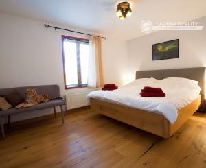 Multifunkčný dom s veľkým pozemkom (1656 m2) Veľká Lomnica