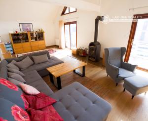 Multifunkčný dom s veľkým pozemkom (1656 m2) Veľká Lomnica