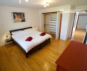 Multifunkčný dom s veľkým pozemkom (1656 m2) Veľká Lomnica