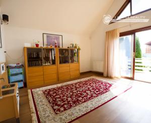 Multifunkčný dom s veľkým pozemkom (1656 m2) Veľká Lomnica