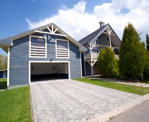 Multifunkčný dom s veľkým pozemkom (1656 m2) Veľká Lomnica