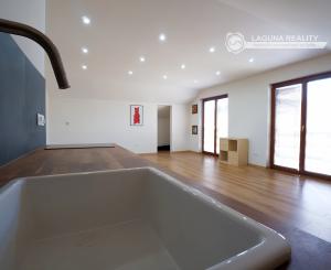 Multifunkčný dom s veľkým pozemkom (1656 m2) Veľká Lomnica