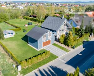 Multifunkčný dom s veľkým pozemkom (1656 m2) Veľká Lomnica