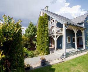 Multifunkčný dom s veľkým pozemkom (1656 m2) Veľká Lomnica