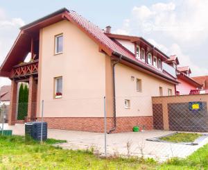 Rodinný dom (654 m2), garáž, altánok, záhrada Smižany