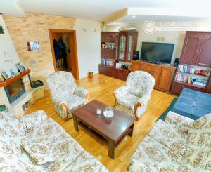 Rodinný dom (654 m2), garáž, altánok, záhrada Smižany