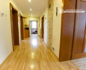 Rodinný dom (654 m2), garáž, altánok, záhrada Smižany