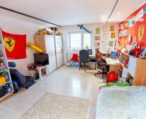 Rodinný dom (654 m2), garáž, altánok, záhrada Smižany