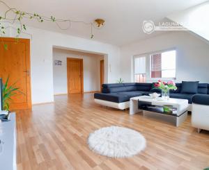 Rodinný dom (654 m2), garáž, altánok, záhrada Smižany