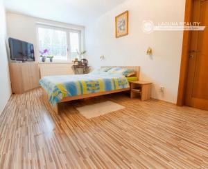 Rodinný dom (654 m2), garáž, altánok, záhrada Smižany