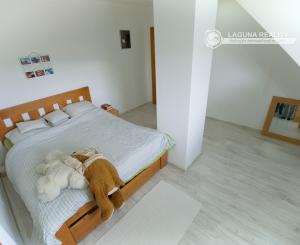 Rodinný dom (654 m2), garáž, altánok, záhrada Smižany