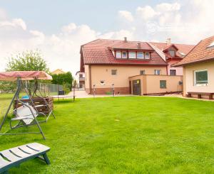 Rodinný dom (654 m2), garáž, altánok, záhrada Smižany