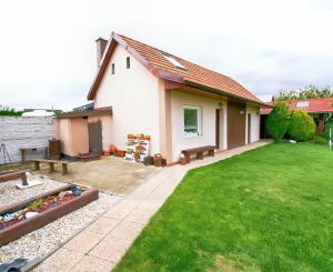 Rodinný dom (654 m2), garáž, altánok, záhrada Smižany