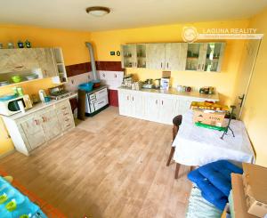 Rodinný dom (654 m2), garáž, altánok, záhrada Smižany