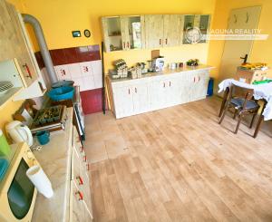 Rodinný dom (654 m2), garáž, altánok, záhrada Smižany