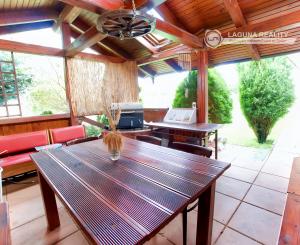 Rodinný dom (654 m2), garáž, altánok, záhrada Smižany