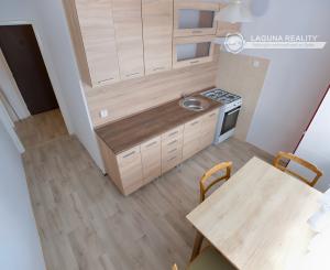 Slnečný byt 2+1 s loggiou v centre, Banícka ul., Sp. N. Ves