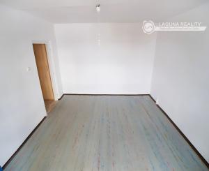 Slnečný byt 2+1 s loggiou v centre, Banícka ul., Sp. N. Ves