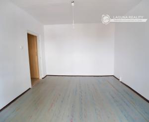 Slnečný byt 2+1 s loggiou v centre, Banícka ul., Sp. N. Ves