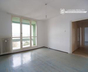 Slnečný byt 2+1 s loggiou v centre, Banícka ul., Sp. N. Ves