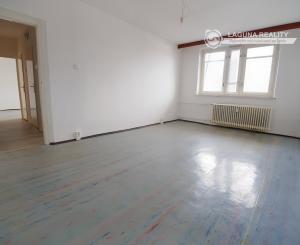 Slnečný byt 2+1 s loggiou v centre, Banícka ul., Sp. N. Ves