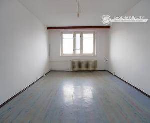 Slnečný byt 2+1 s loggiou v centre, Banícka ul., Sp. N. Ves