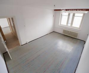 Slnečný byt 2+1 s loggiou v centre, Banícka ul., Sp. N. Ves