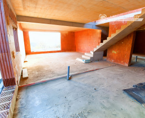 Novostavba 4+1 (179 m2) s garážou a terasou, Blaumont SNV