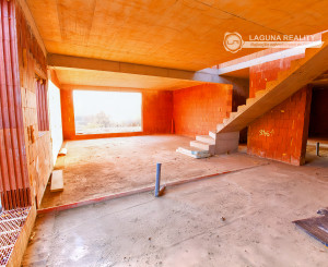 Novostavba 4+1 (179 m2) s garážou a terasou, Blaumont SNV