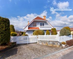 Rodinný dom s krásnou záhradou (922 m2) Markušovce pri SNV