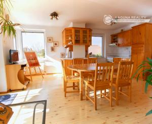 Rodinný dom s krásnou záhradou (922 m2) Markušovce pri SNV