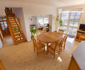 Rodinný dom s krásnou záhradou (922 m2) Markušovce pri SNV